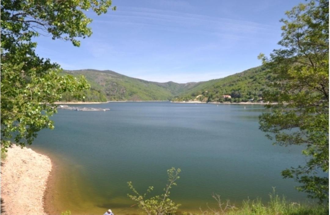 Sur Les Rochers Du Lac & Location-Rando En Vtt Villefort  Exteriér fotografie